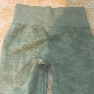 green camo gym shark seamless leggings